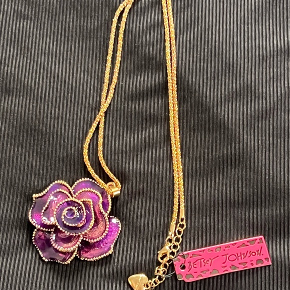 NWT Betsey Johnson Gold Necklace with Enameled Purple Rose - Picture 3 of 7